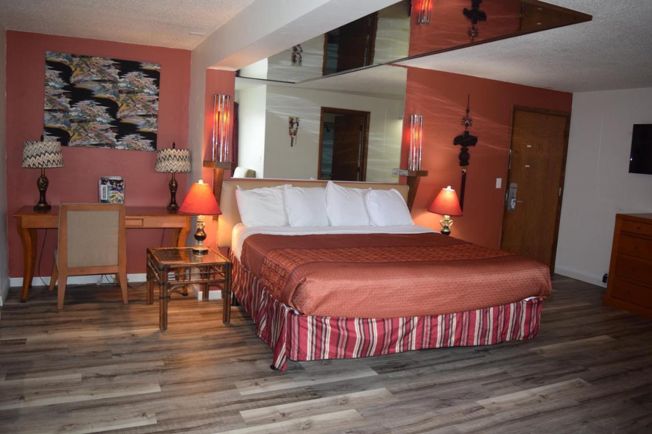 Regency Inn And Suites О-Клэр Экстерьер фото