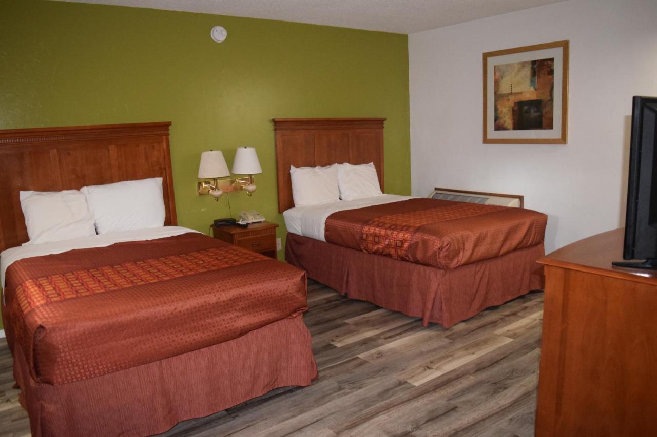 Regency Inn And Suites О-Клэр Экстерьер фото
