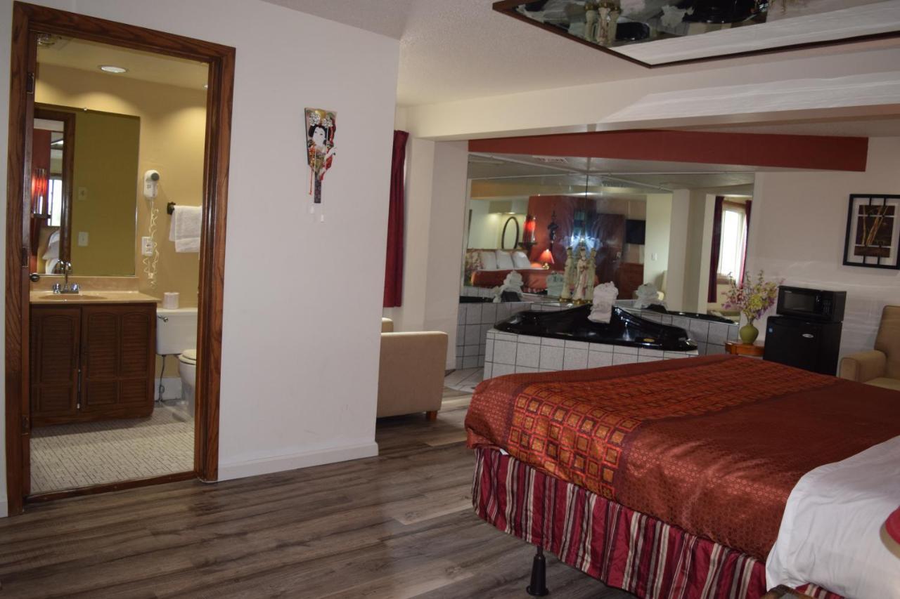 Regency Inn And Suites О-Клэр Экстерьер фото