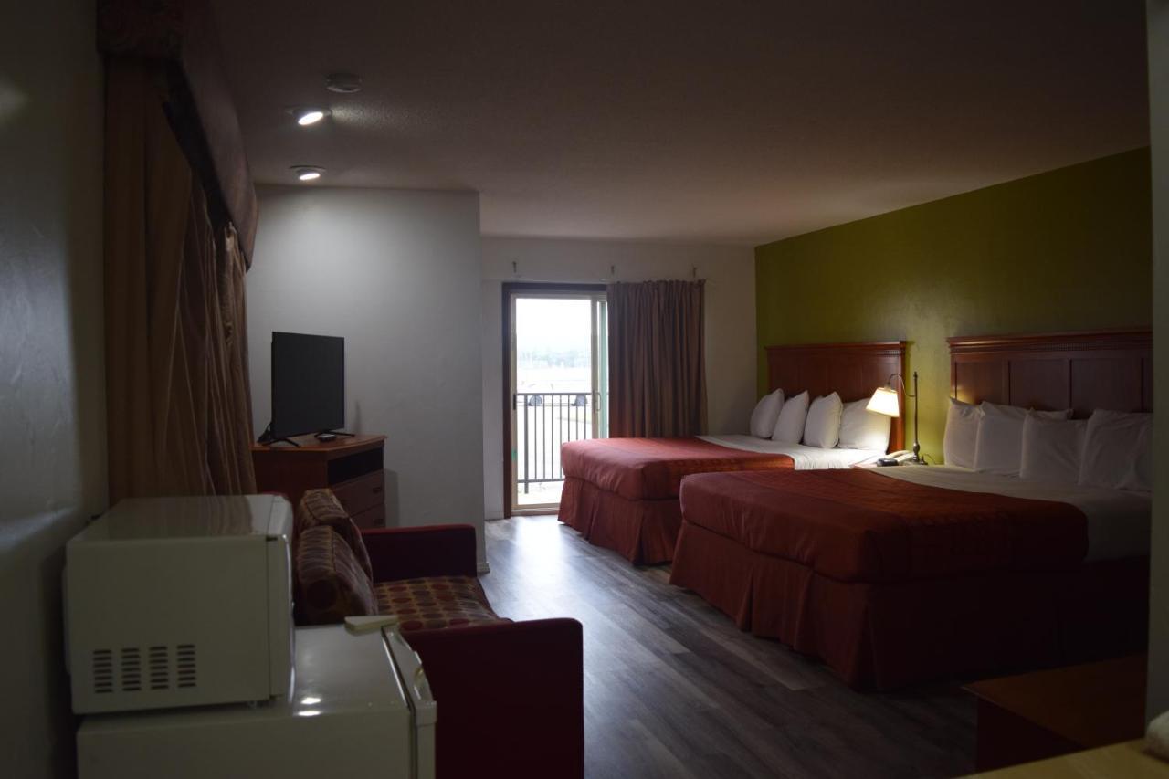 Regency Inn And Suites О-Клэр Экстерьер фото