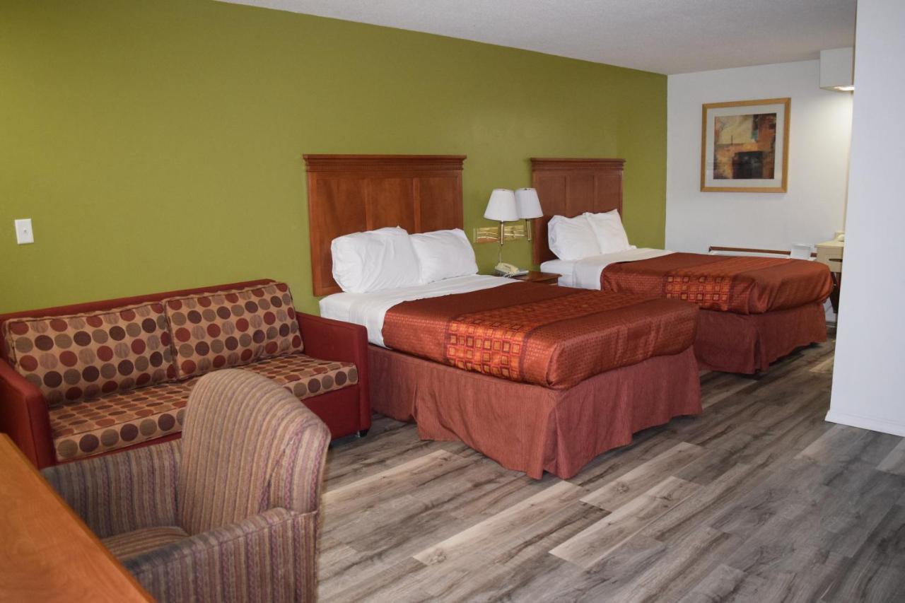 Regency Inn And Suites О-Клэр Экстерьер фото
