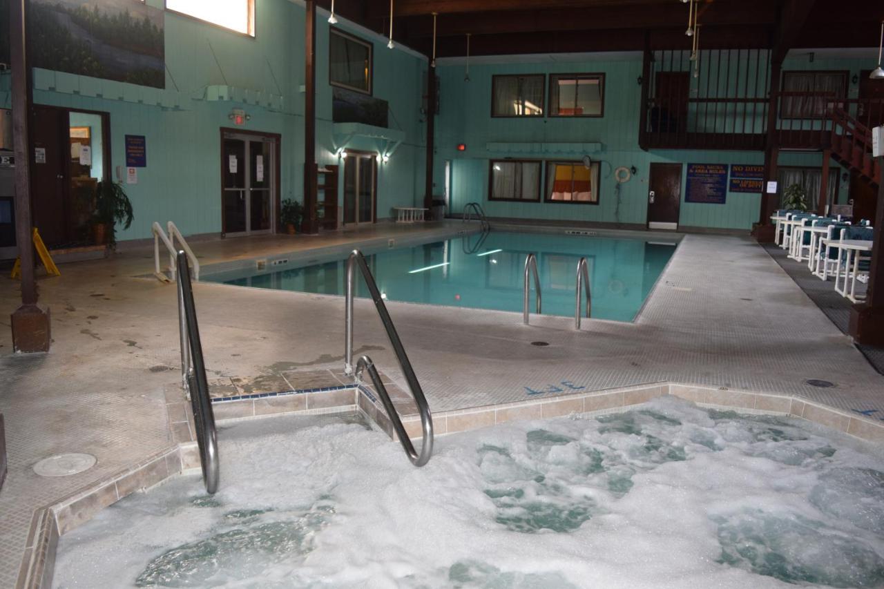 Regency Inn And Suites О-Клэр Экстерьер фото