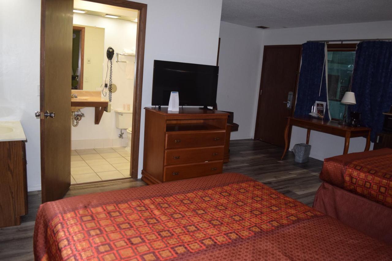 Regency Inn And Suites О-Клэр Экстерьер фото