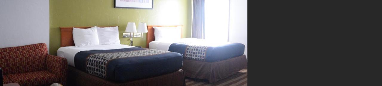 Regency Inn And Suites О-Клэр Экстерьер фото