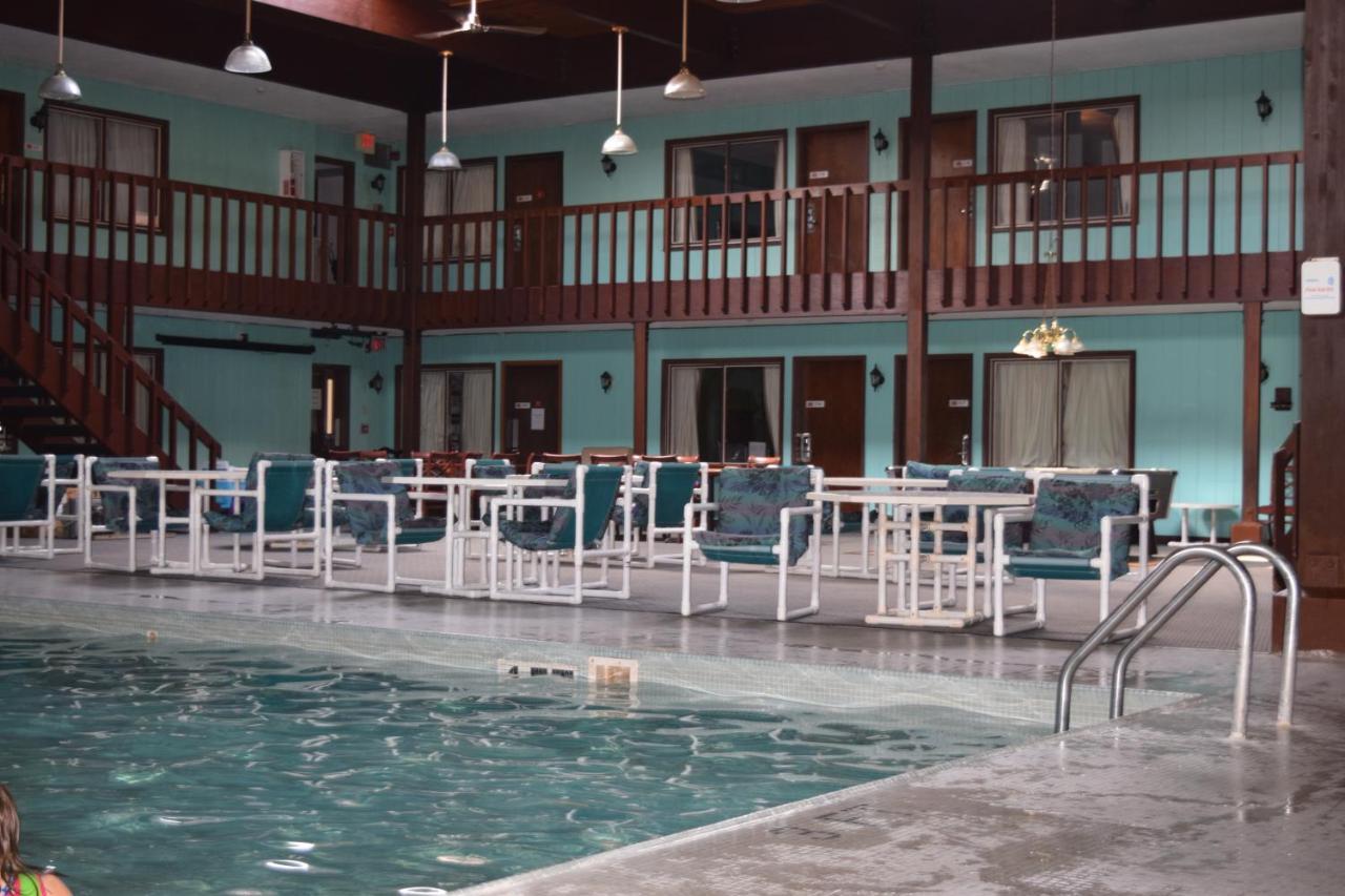 Regency Inn And Suites О-Клэр Экстерьер фото