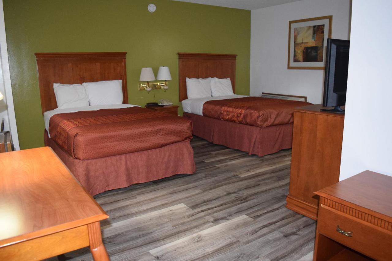 Regency Inn And Suites О-Клэр Экстерьер фото