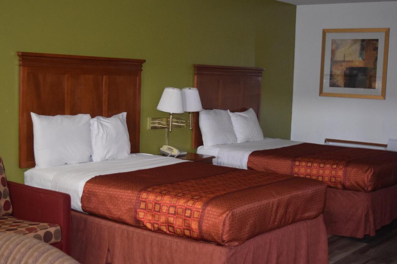 Regency Inn And Suites О-Клэр Экстерьер фото