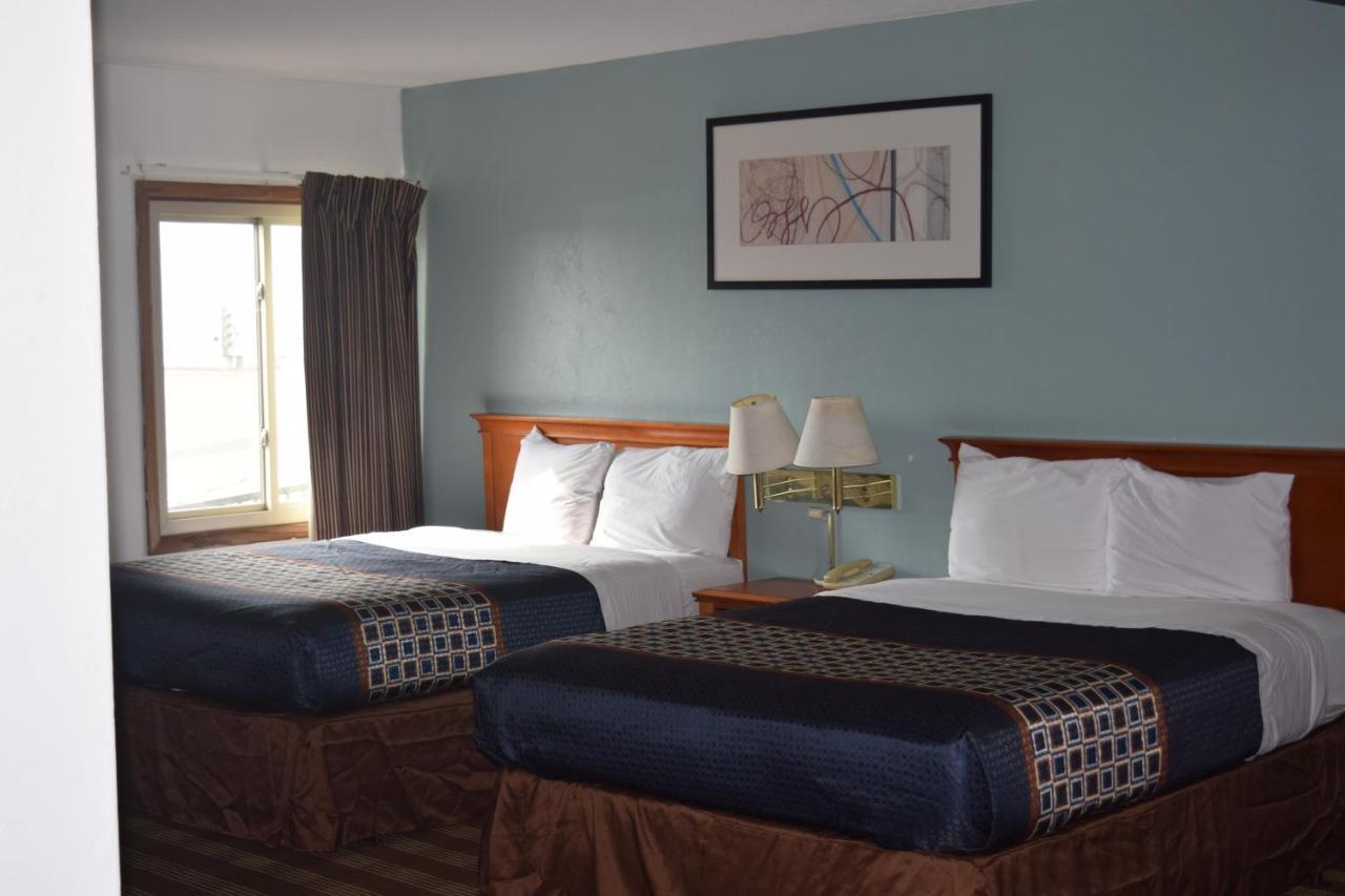 Regency Inn And Suites О-Клэр Экстерьер фото